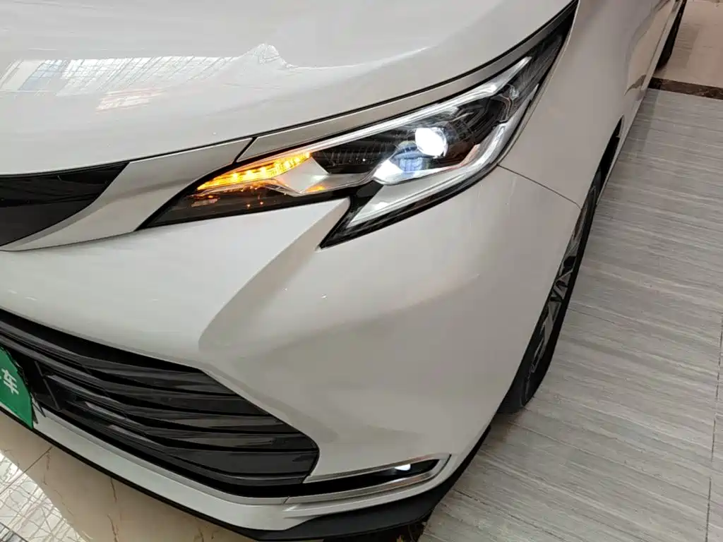 Toyota Sienna — миниатюра 24