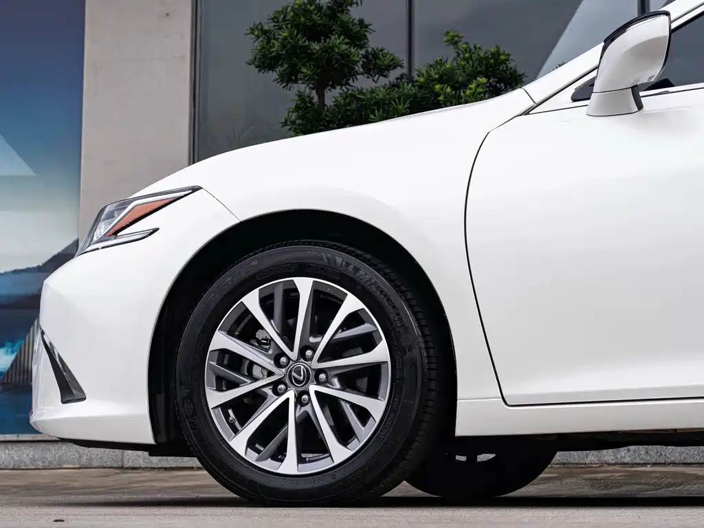 Lexus ES — миниатюра 8