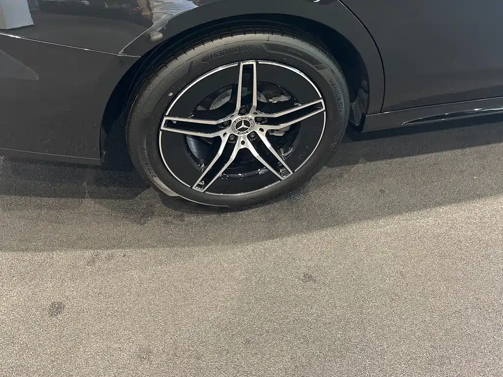 Mercedes-Benz E-Class (Import) — миниатюра 7