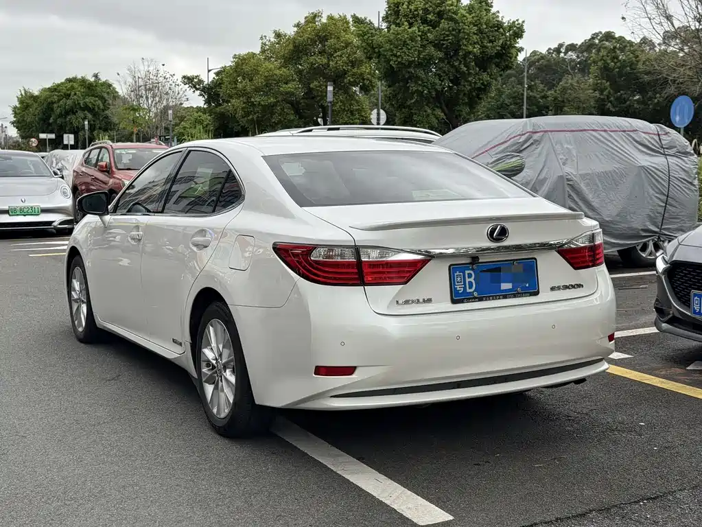 Lexus ES 2013 300h Elite