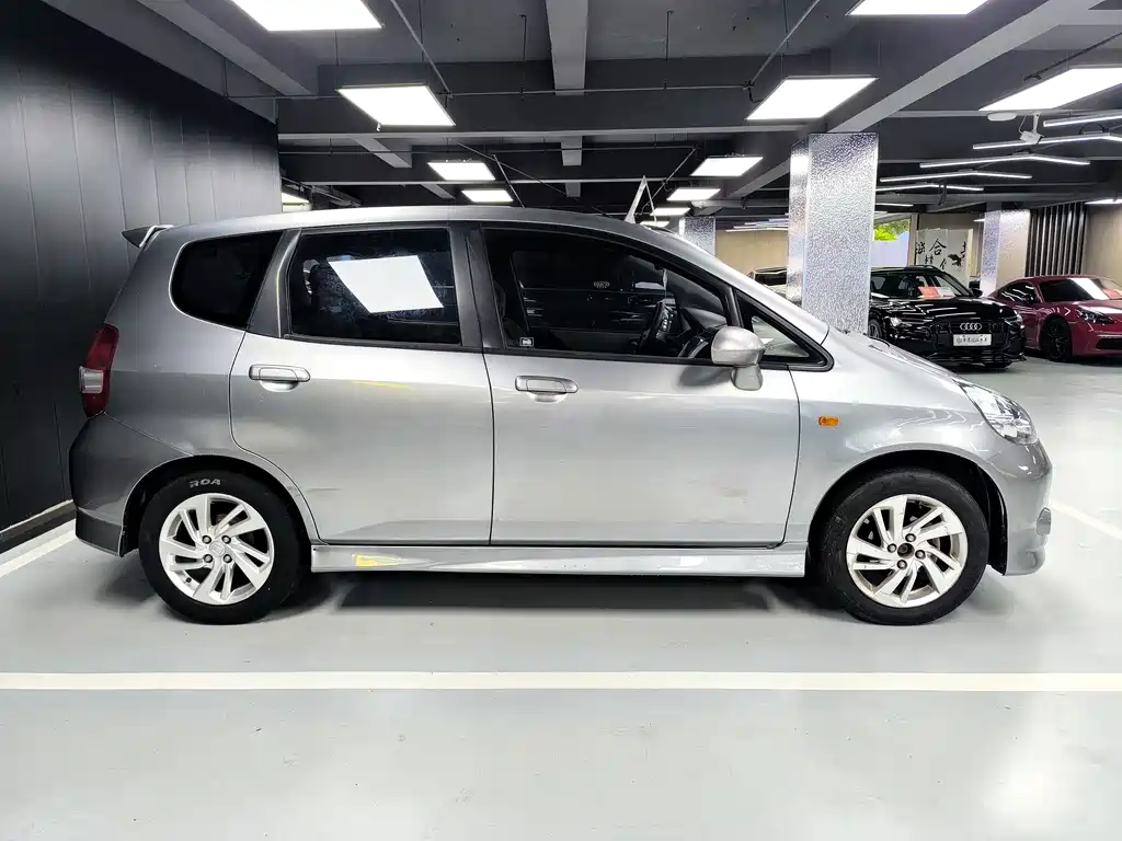 Honda Fit — миниатюра 4