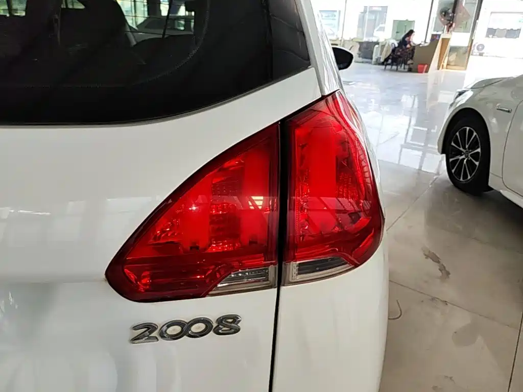 Peugeot 2008 — миниатюра 8