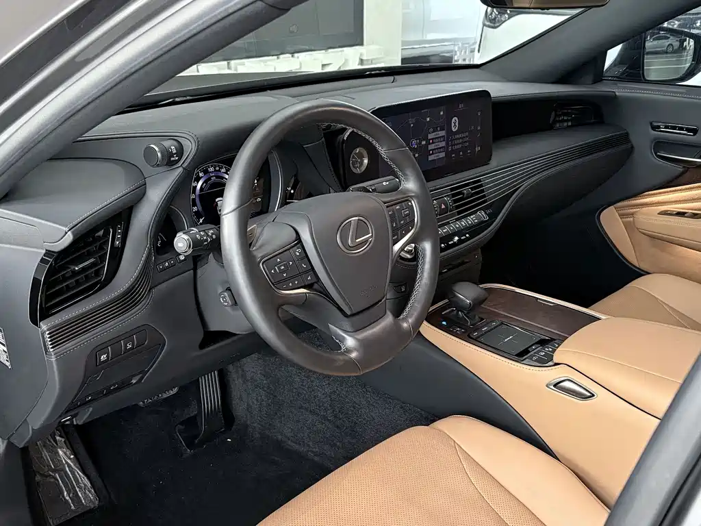Lexus LS — миниатюра 13