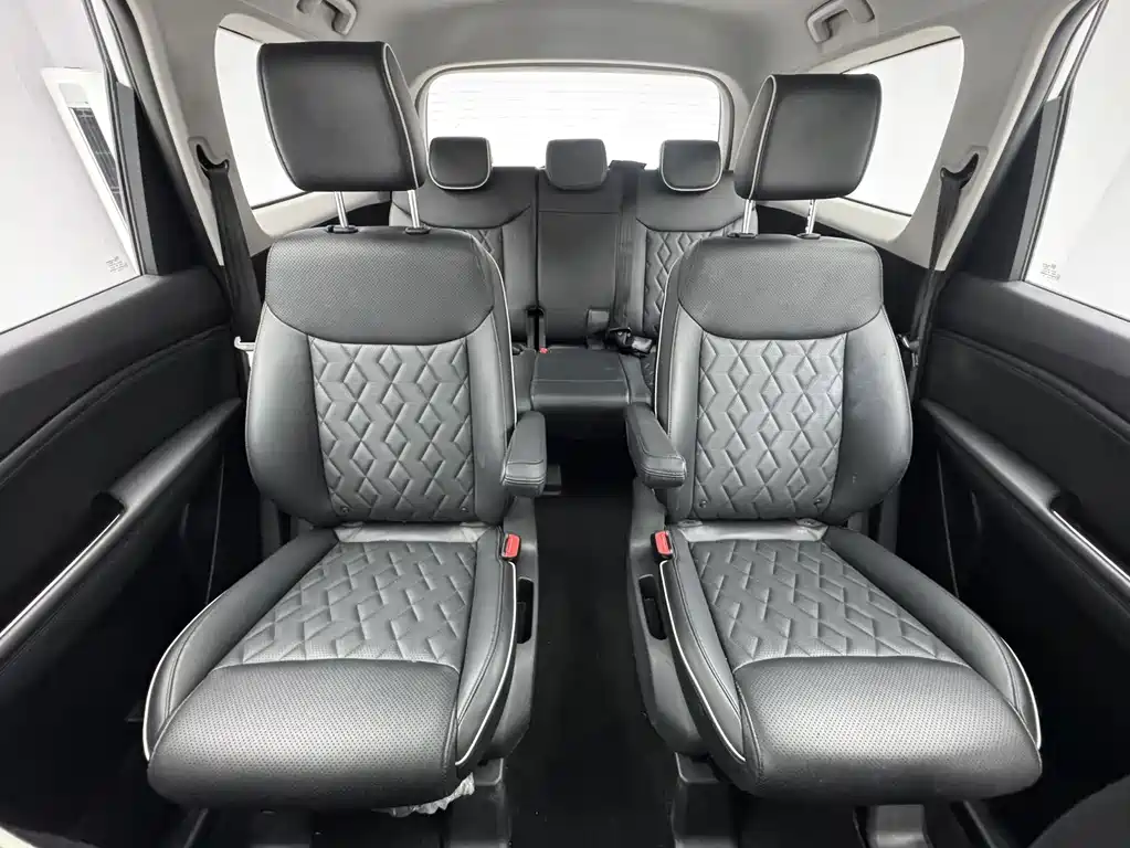 Wuling Jiachen — миниатюра 10