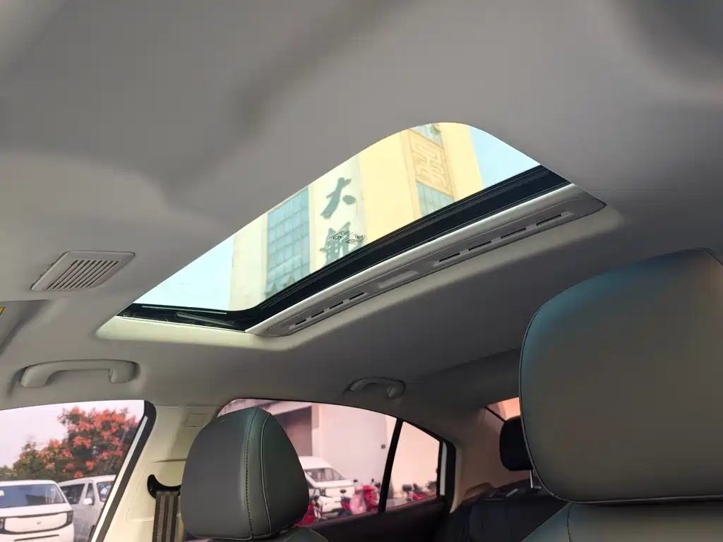 Roewe i5 — миниатюра 7