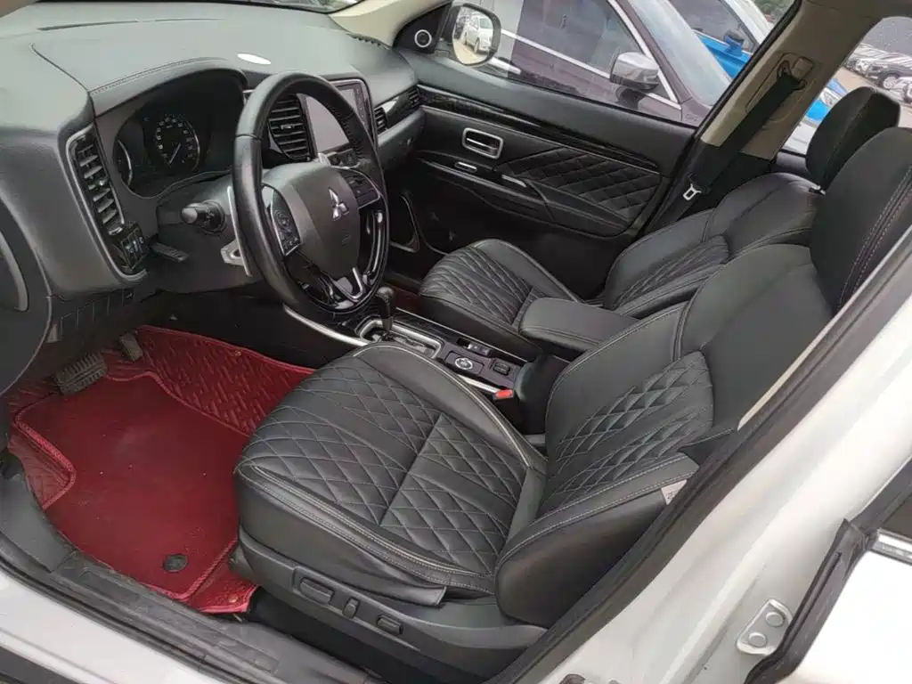 Mitsubishi Outlander — миниатюра 15