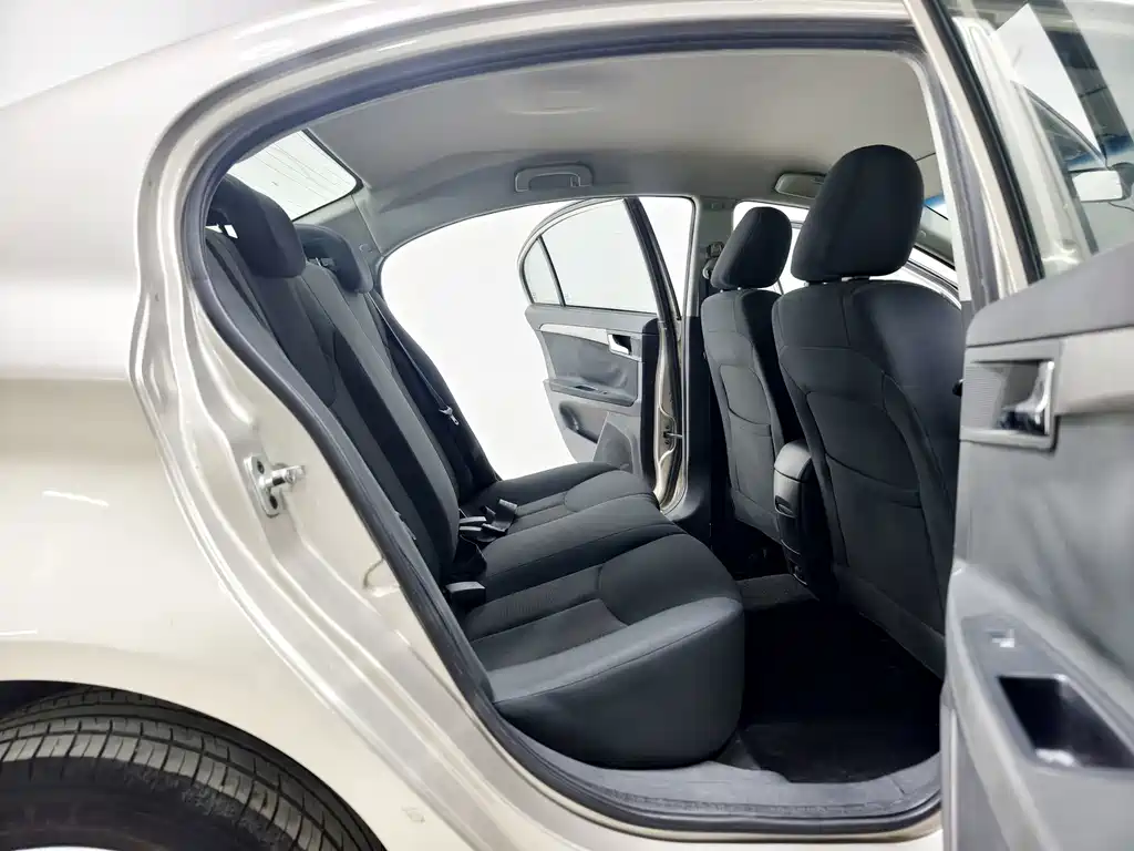Roewe 350 — миниатюра 15