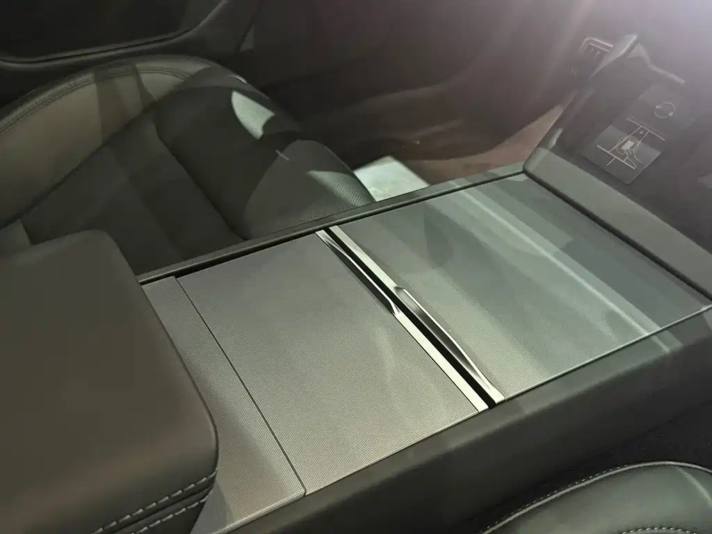Tesla Model 3 — миниатюра 12