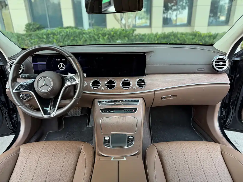 Mercedes-Benz E-Class — миниатюра 5