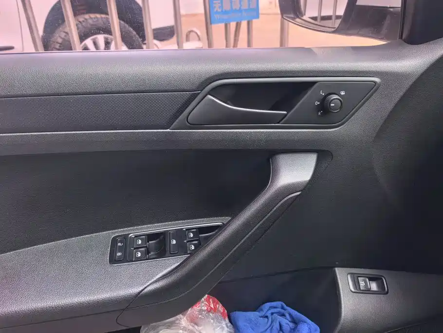 Volkswagen Jetta — миниатюра 7