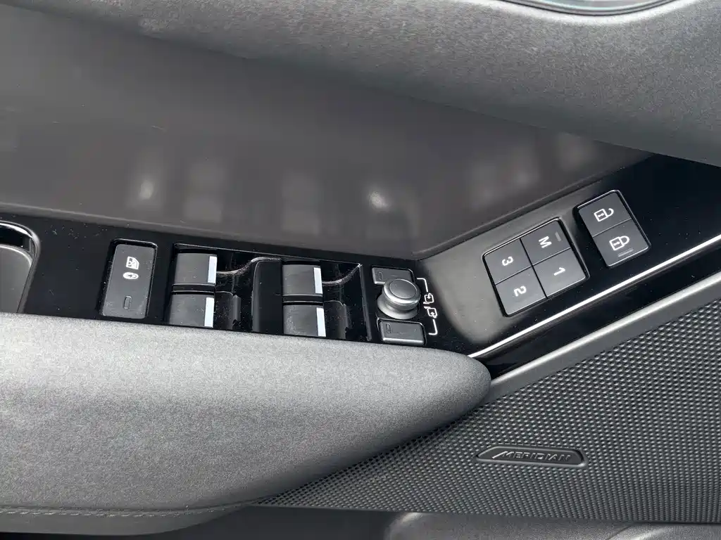 Land Rover Velar — миниатюра 20