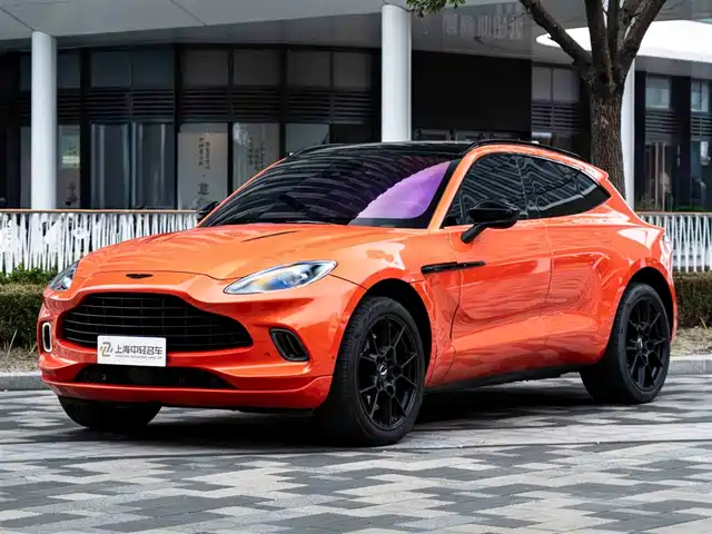 ASTON MARTIN DBX