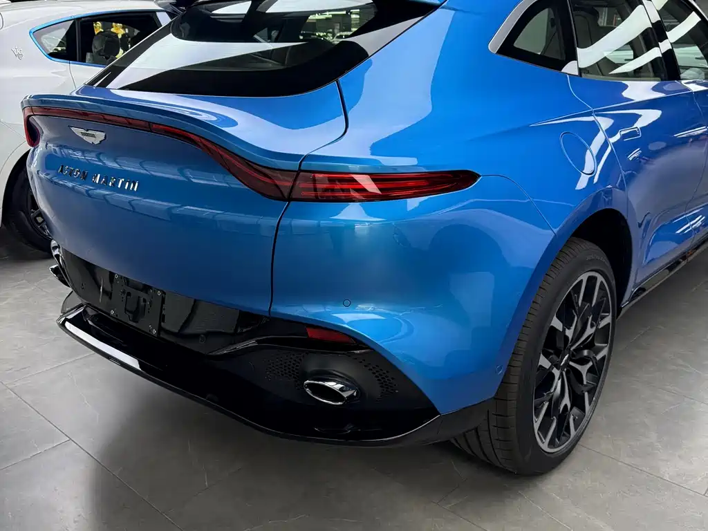 Aston Martin DBX 2024 4.0T V8