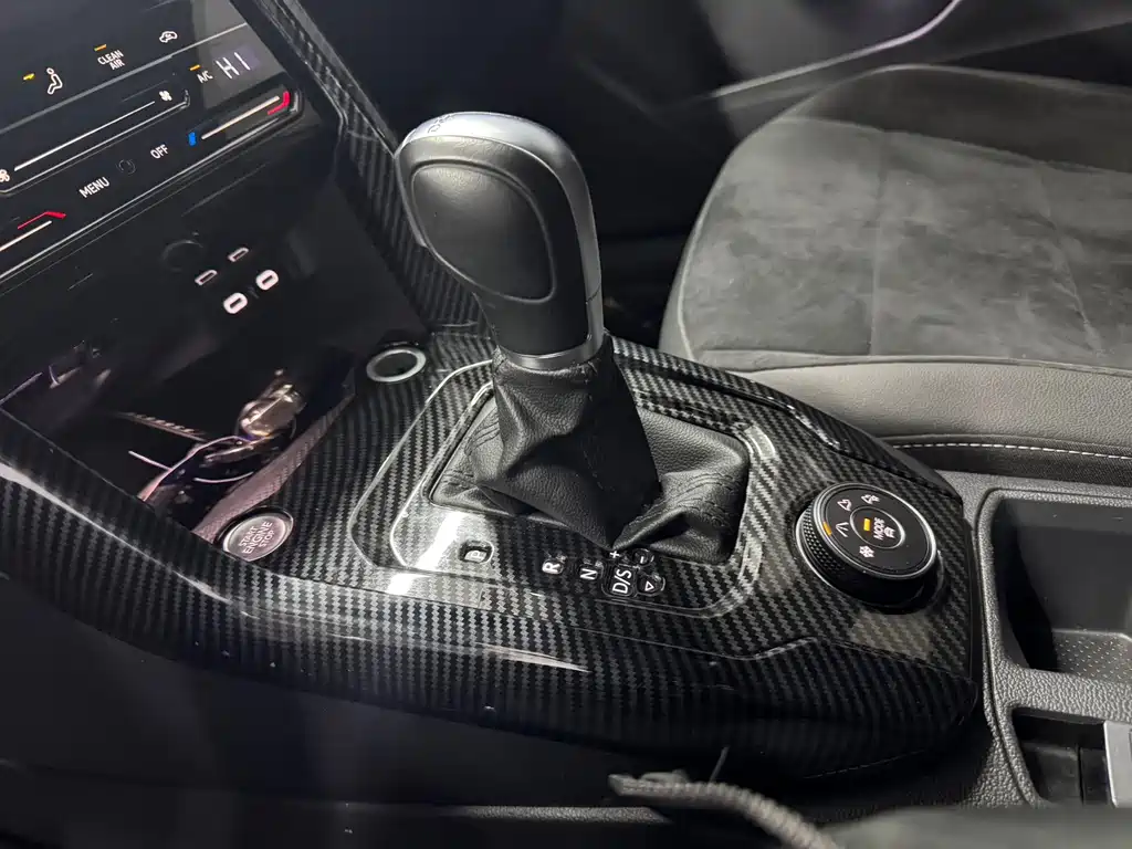 VOLKSWAGEN T ROC EXPLORING SONGS