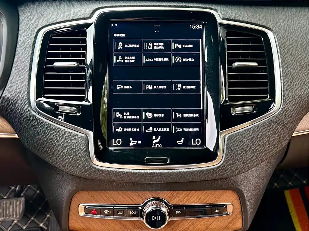Volvo XC90 — миниатюра 8