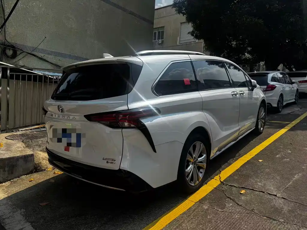 Toyota Sienna — миниатюра 6