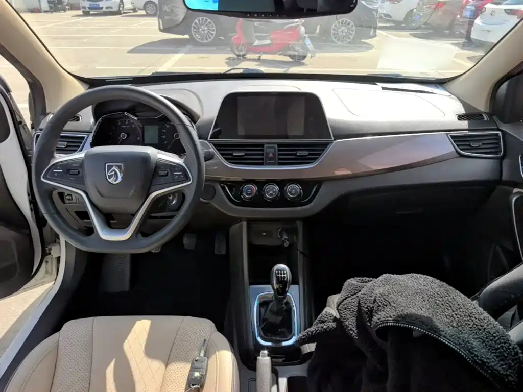 Baojun 310W — миниатюра 10