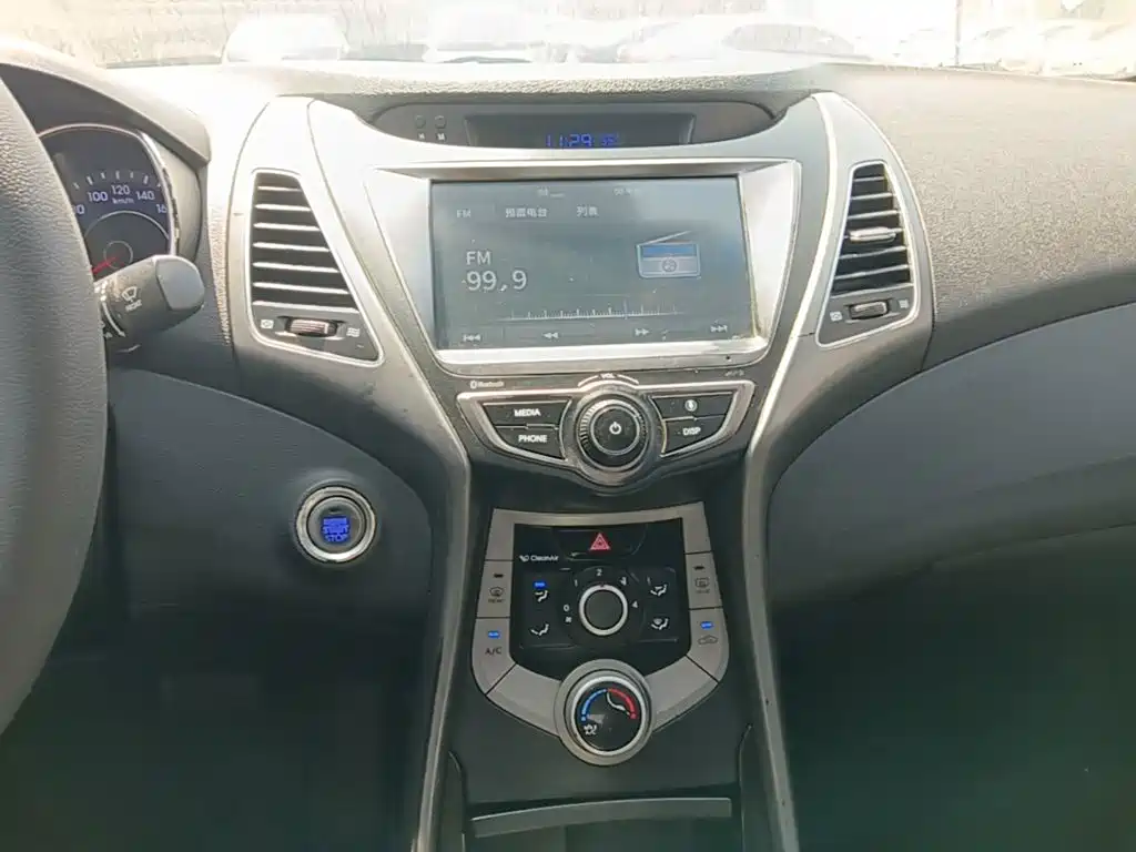 Hyundai Elantra Langdong — миниатюра 13