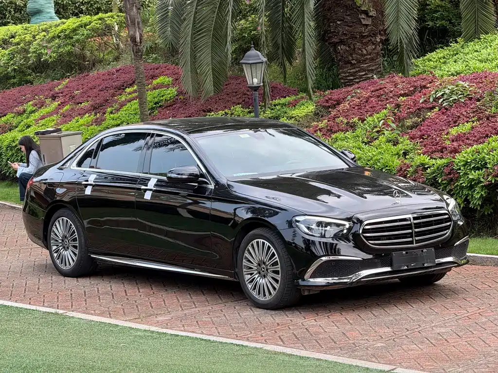 Mercedes-Benz E-Class — миниатюра 4