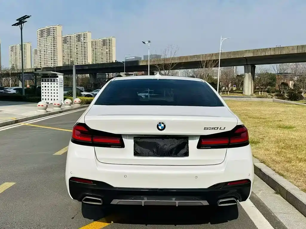 BMW 5 Series — миниатюра 6