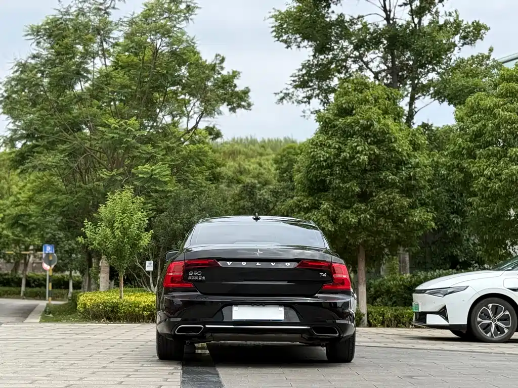 Volvo S90 2018 T4