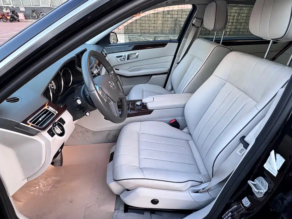 Mercedes-Benz E-Class — миниатюра 3