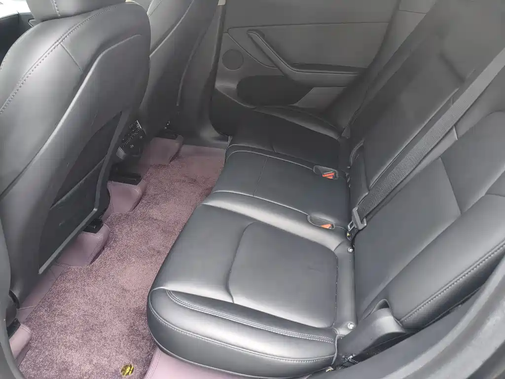 Tesla Model Y — миниатюра 7