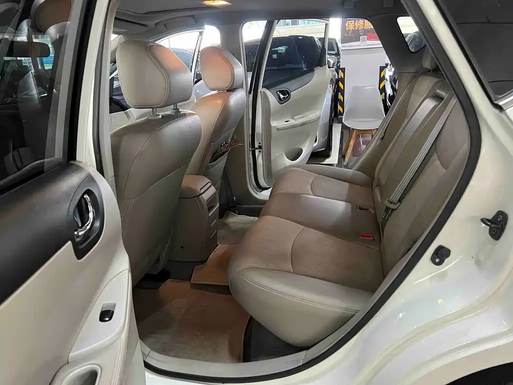 Nissan Tiida — миниатюра 6