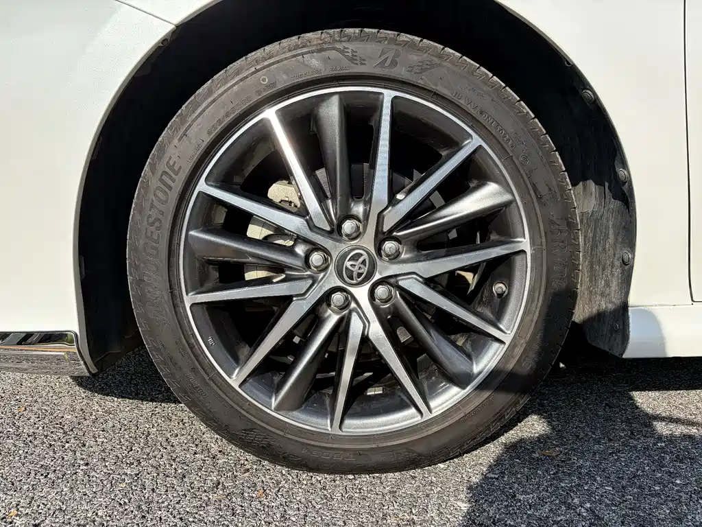 Toyota Camry — миниатюра 16