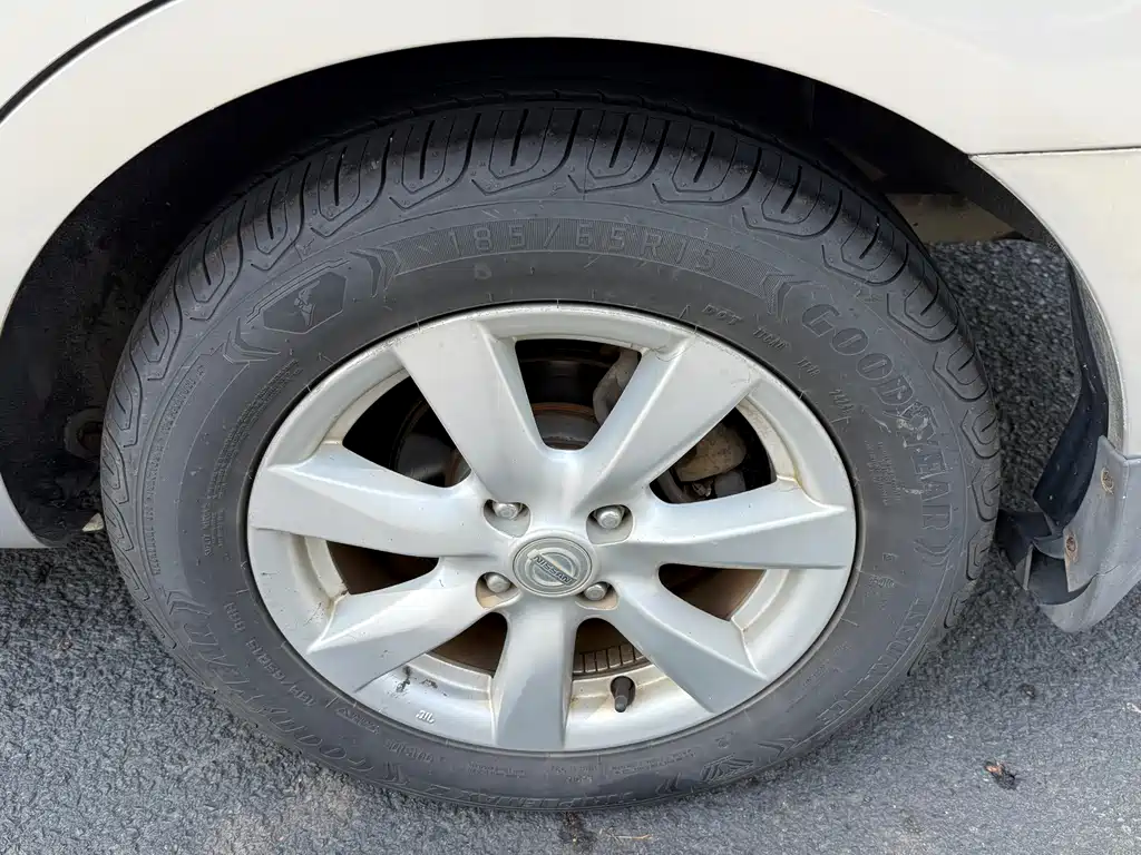 Nissan Sunny — миниатюра 10