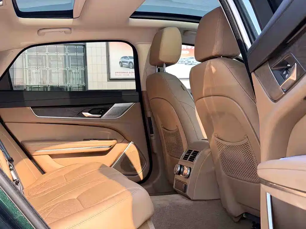 Jaguar XFL — миниатюра 5
