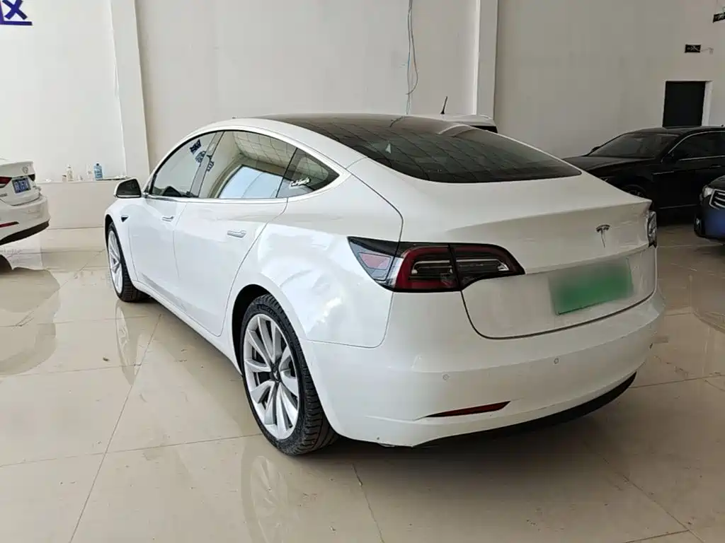 Tesla Model 3 — миниатюра 5