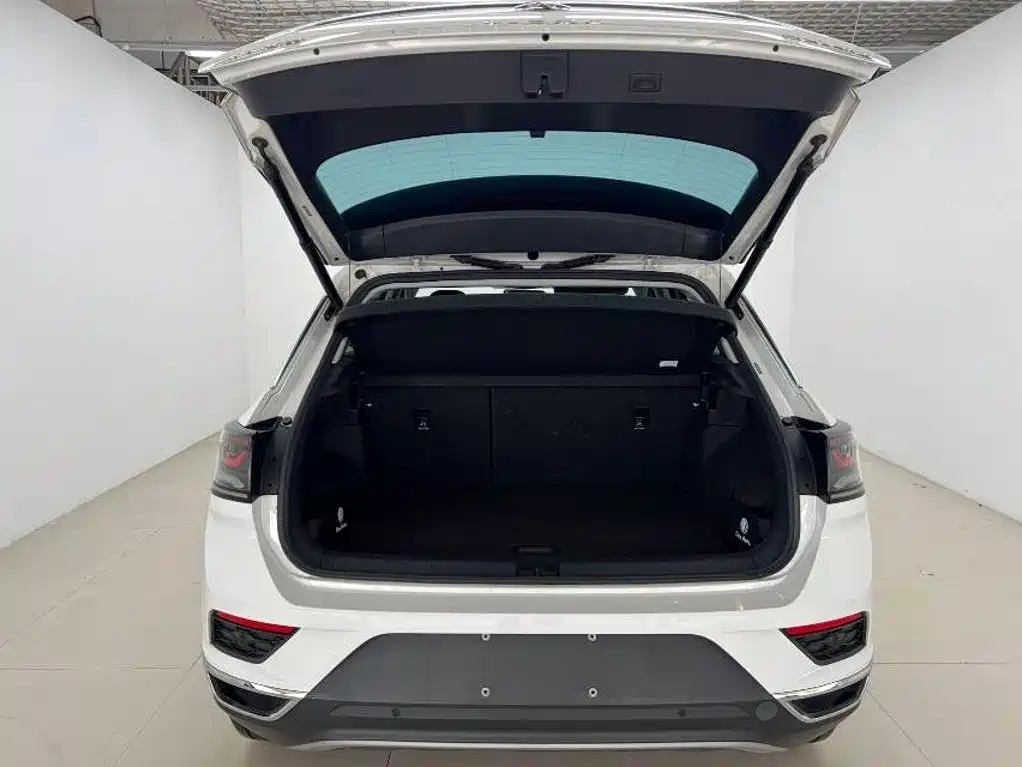 Volkswagen T-Roc — миниатюра 8