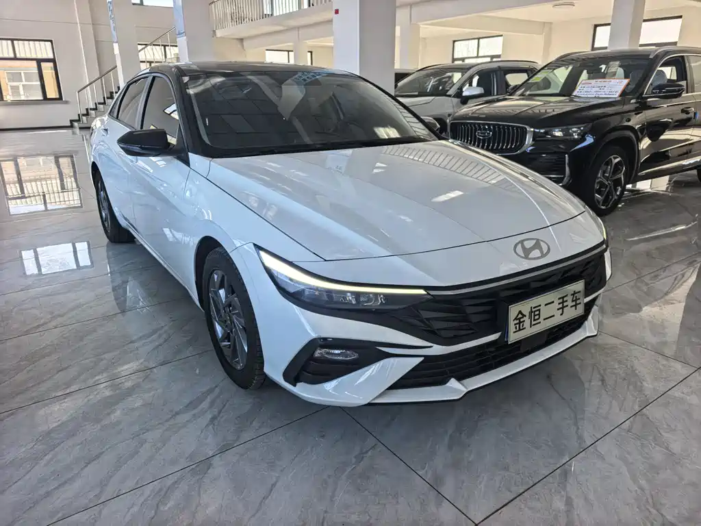 Hyundai Elantra - фото 3