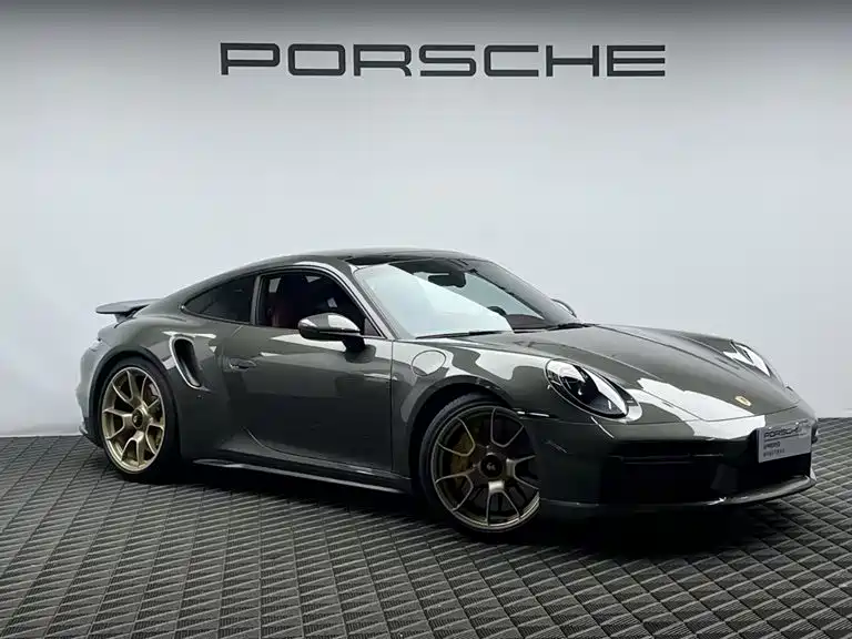 PORSCHE 911