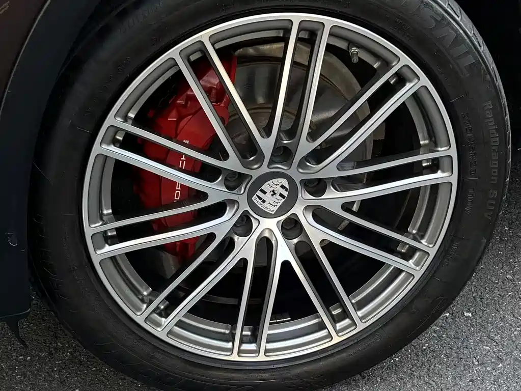 Porsche Cayenne — миниатюра 7