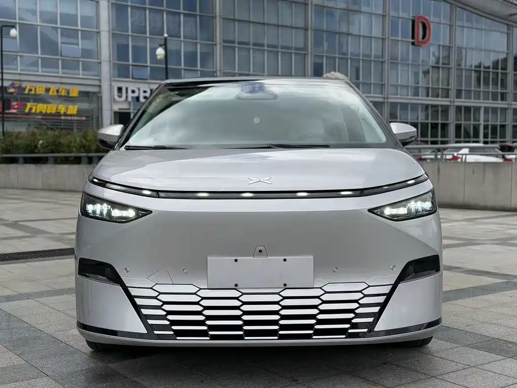 XPeng X9 — миниатюра 2