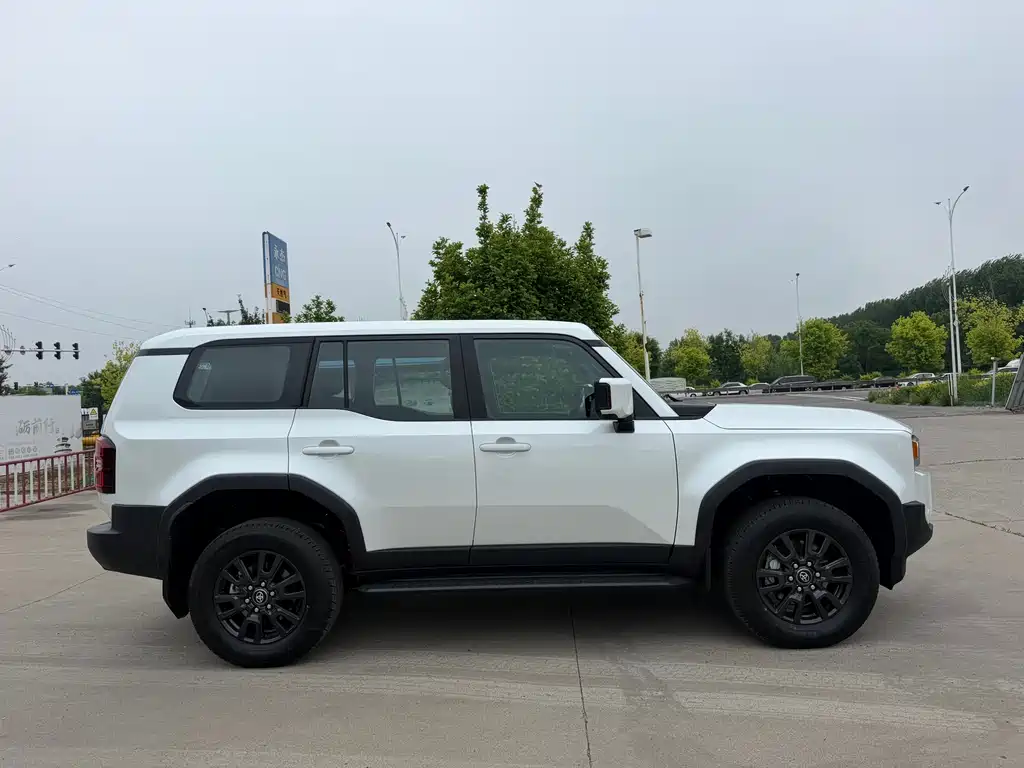 Toyota Land Cruiser Prado 2026 2.4T TX 5 мест
