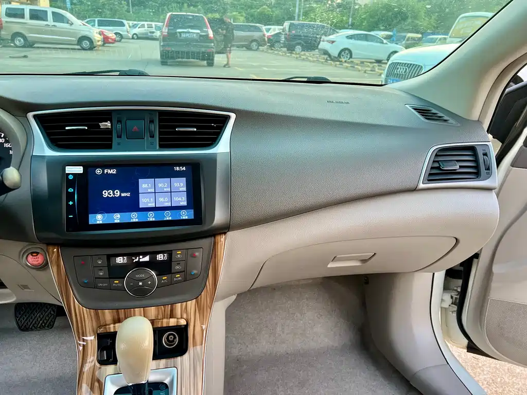 Nissan Sylphy 2014 1.6XV CVT Premium