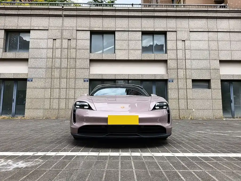 Porsche Taycan — миниатюра 3