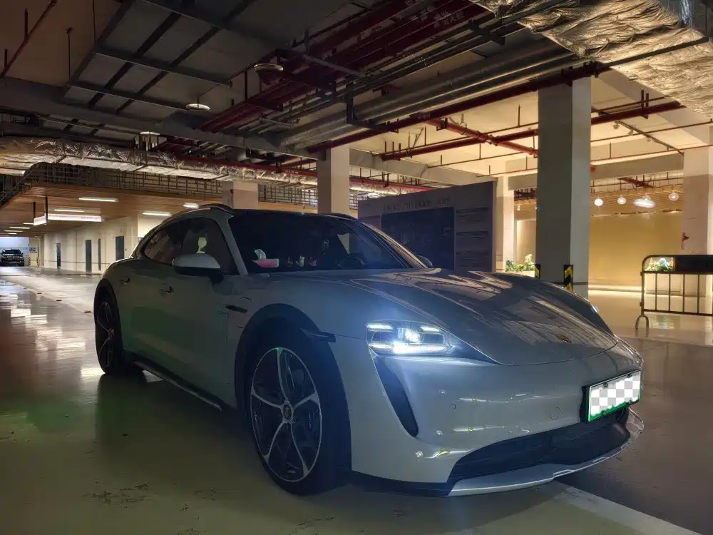 Porsche Taycan — миниатюра 11