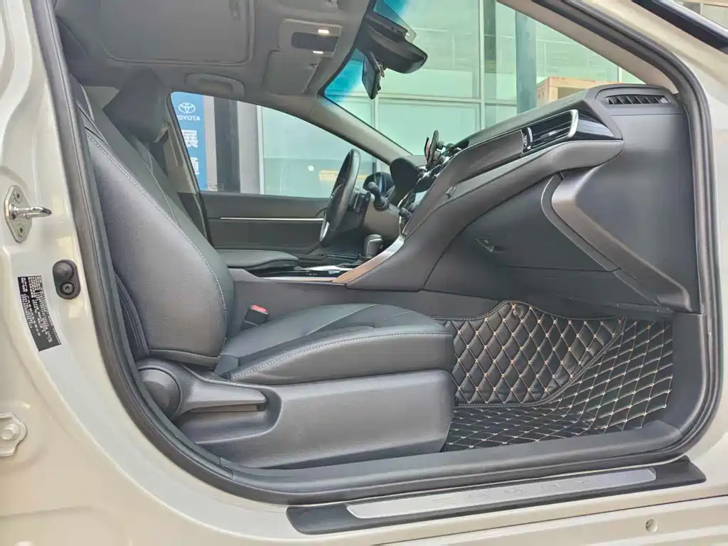 Toyota Camry — миниатюра 12