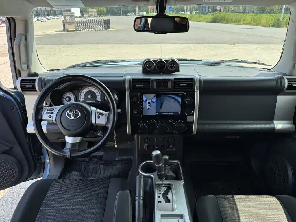 Toyota FJ Cruiser — миниатюра 8
