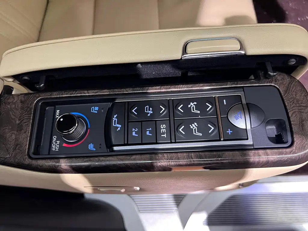 Toyota Alphard — миниатюра 13