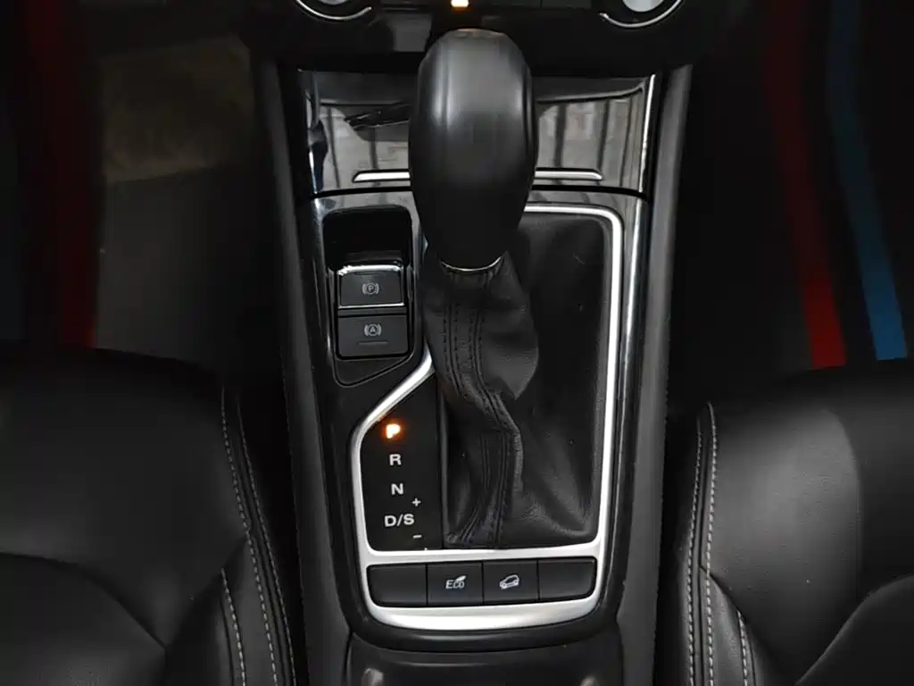 Roewe RX3 — миниатюра 14