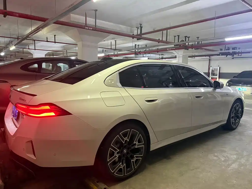 BMW 5 Series — миниатюра 3