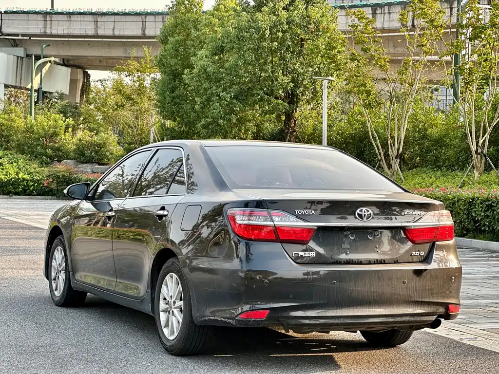 Toyota Camry — миниатюра 4