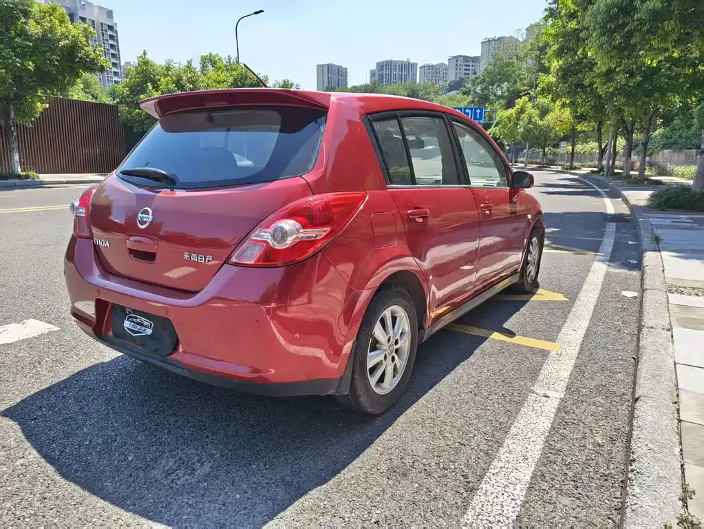 Nissan Tiida — миниатюра 4
