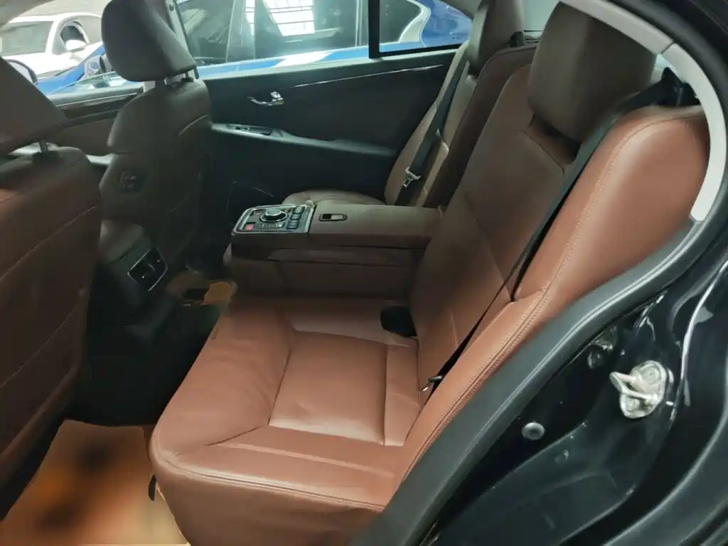 Hongqi Hongqi H7 — миниатюра 17