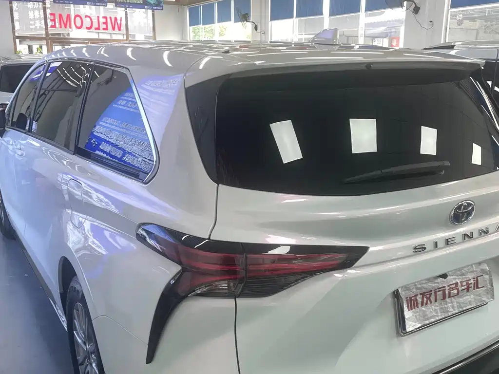 Toyota Sienna — миниатюра 7